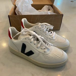 Veja V-10 Colorblock New In Box
